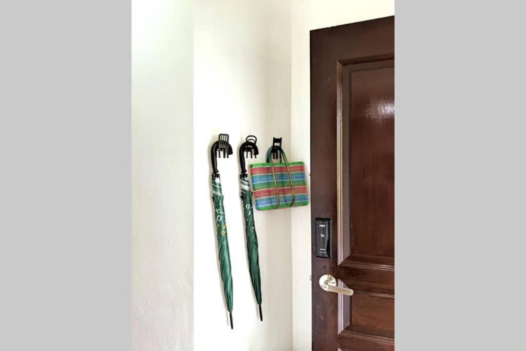 Ees Whale House - Homestay 3 Min Walk To Beach 바투 페링기 외부 사진