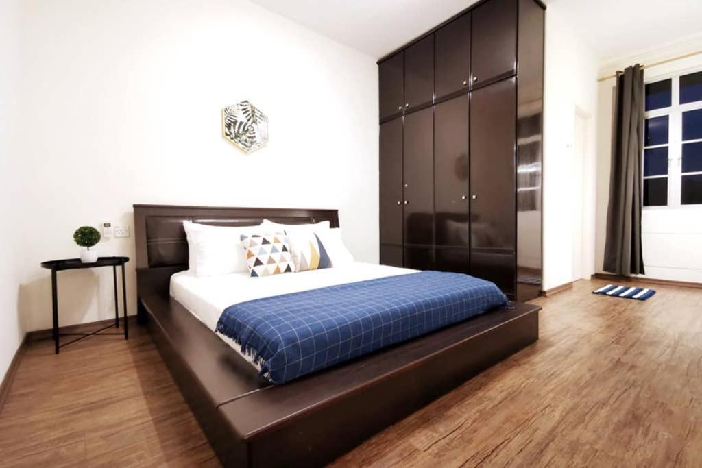 Ees Whale House - Homestay 3 Min Walk To Beach 바투 페링기 외부 사진