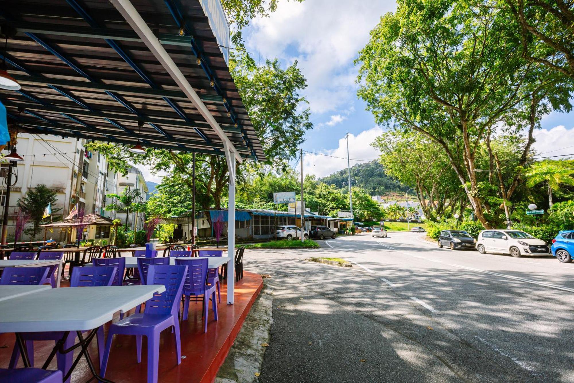 Ees Whale House - Homestay 3 Min Walk To Beach 바투 페링기 외부 사진