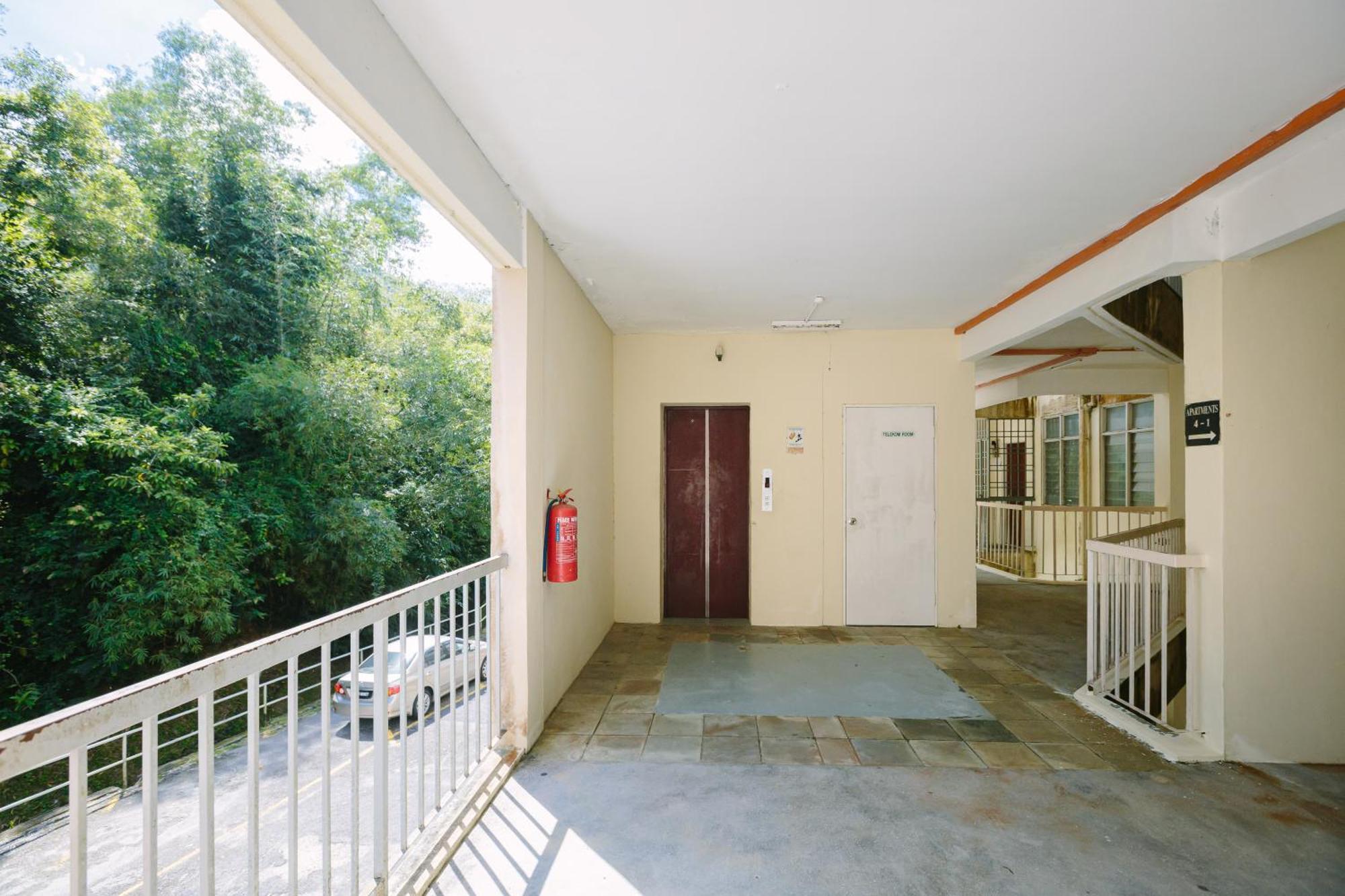 Ees Whale House - Homestay 3 Min Walk To Beach 바투 페링기 외부 사진